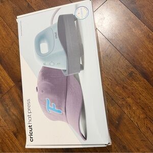 Cricut Hat Press in Mint